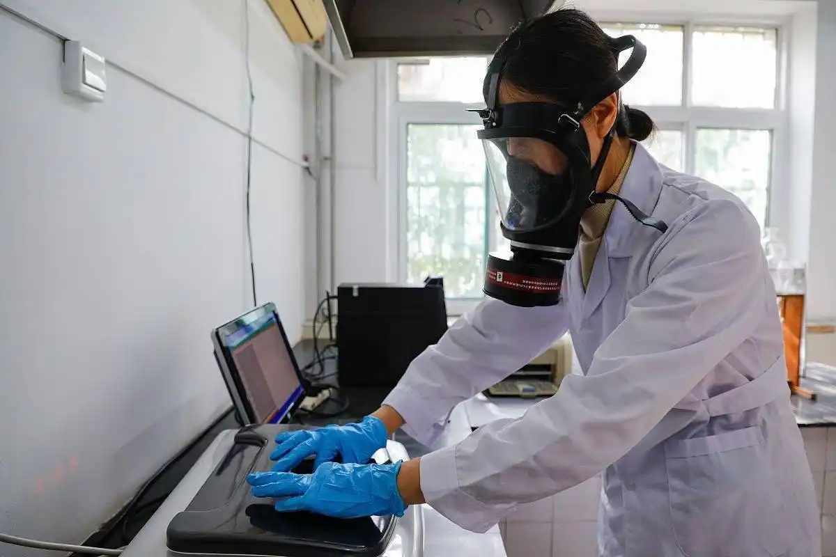 Chemical Inertness of Alkaline Alumina Sol in Coating Materials